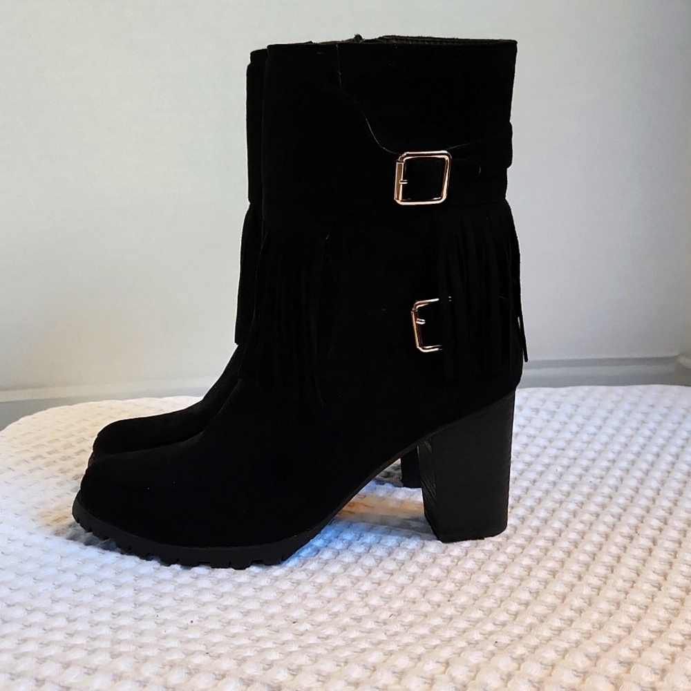 Womans Bucco Fringe Boots